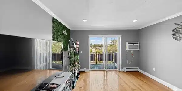 70 Warren Ave