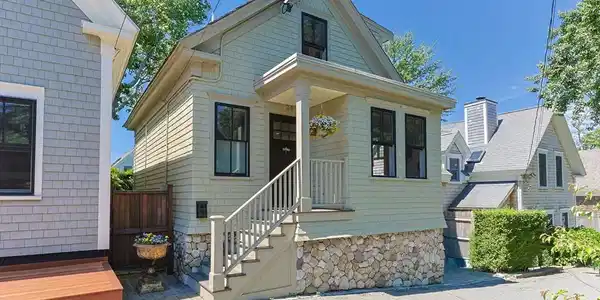 24 Cottage St
