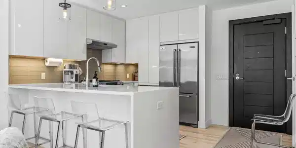 32 Traveler St