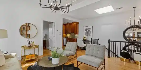5 Flint Pl