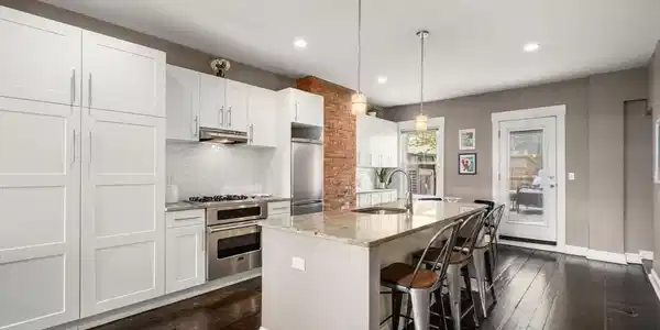 8 Mystic St