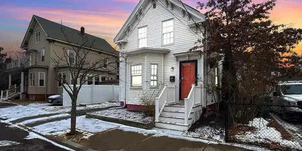 6 Nichols St