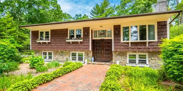 128 Quinaquisset Ave