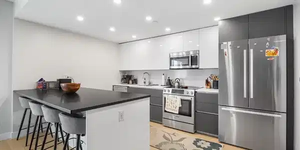 932 Broadway
