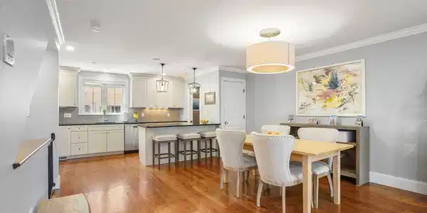 81 Dresser St