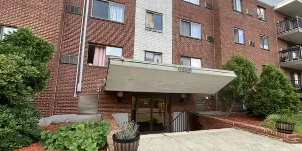 1000 Governors Dr