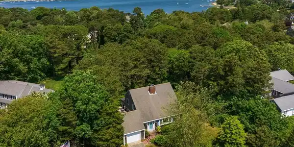121 Middle Rd