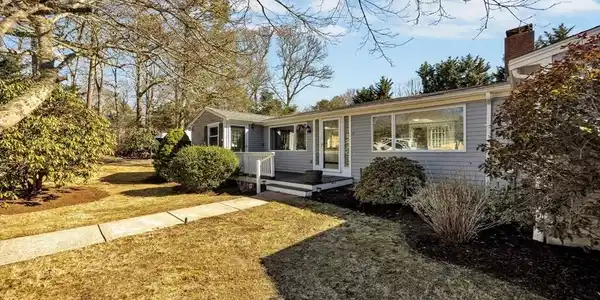 9 Sand Hill Ln