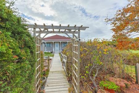 11 Highland Light Rd