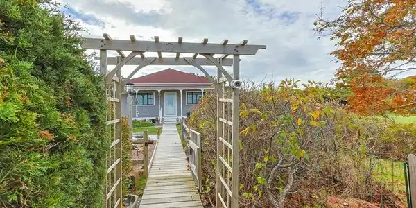 11 Highland Light Rd