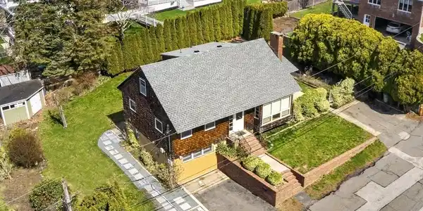 6 Desmond Dr