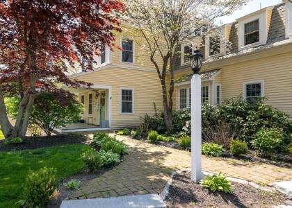 64 Downer Ave