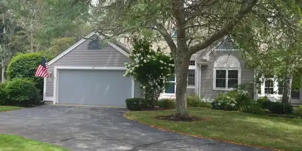 30 Hidden Bay Dr