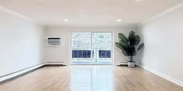 70 Warren Ave