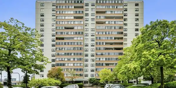 6 Whittier Pl