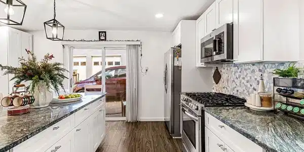 24 Hooper St