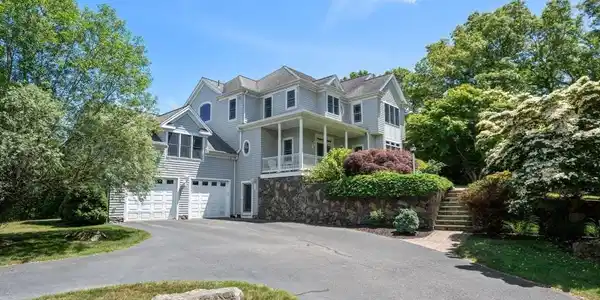 318 Center Hill Rd