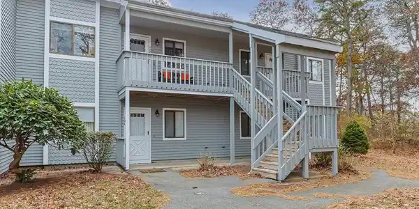 106 Eaton Ln