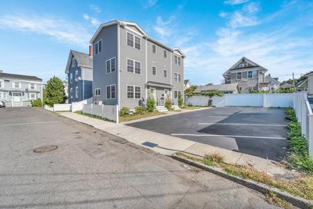 6b Pinkham Pl