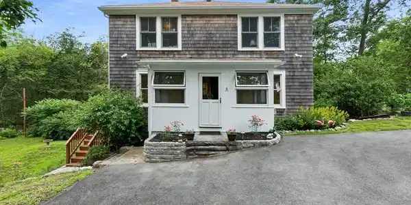 6 Squam Hill Ct