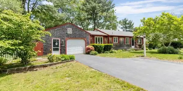 39 Woodlawn Cir