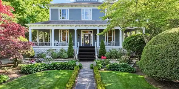 27 Main St