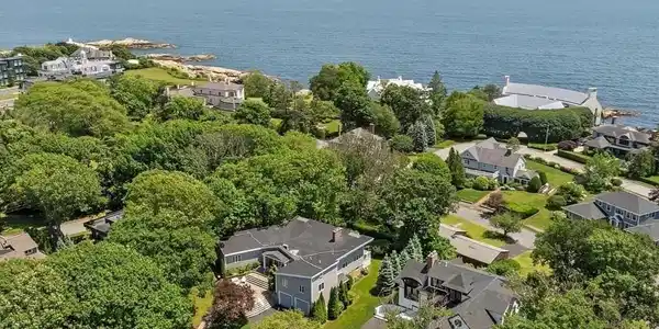 15 Cliff Road