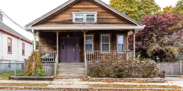 24 Garrison St