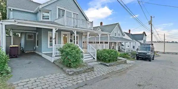 60 Holbrook Rd
