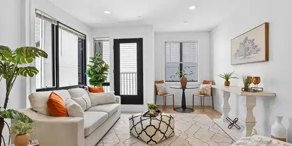 148 W 9th St