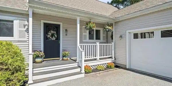 21 Colony Ave