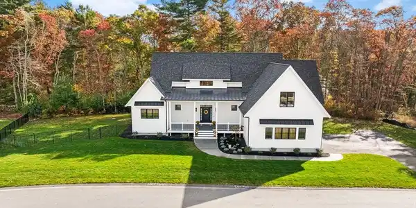 12 Nantucket Dr