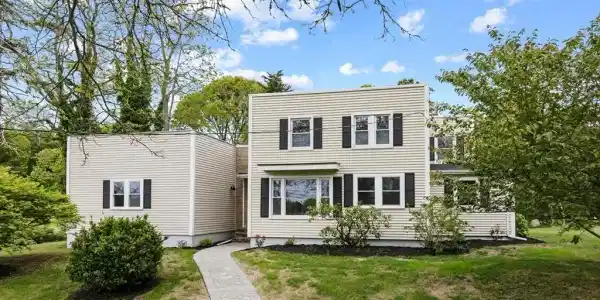 67 Great Neck Rd