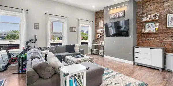 6 Holden Row