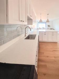 500 Governors Dr