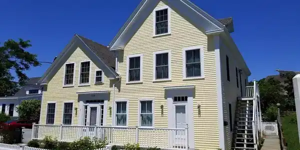 606 Commercial St