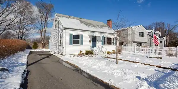 8 Howe St