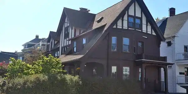 4 Willow Ave