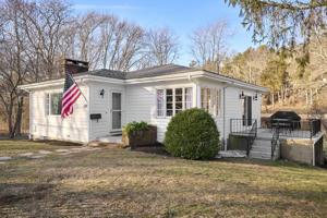304 East St