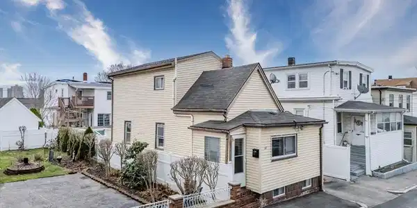 82 Tuttle St
