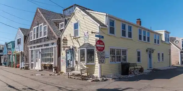 42 Bearskin Neck