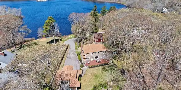 9 Lily Pond Ln