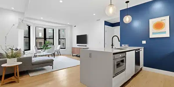 472 W Broadway