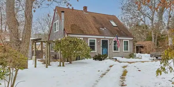 25 Rainbow Ln