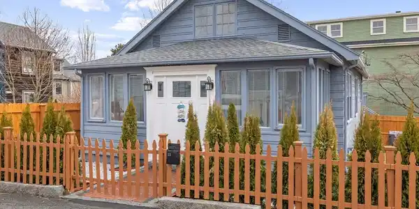 22 Stacey St