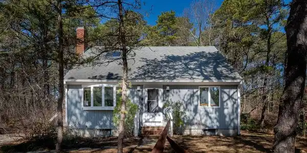 125 Governor Foss Dr