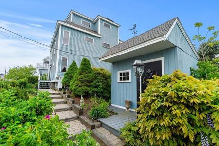 10 61st St