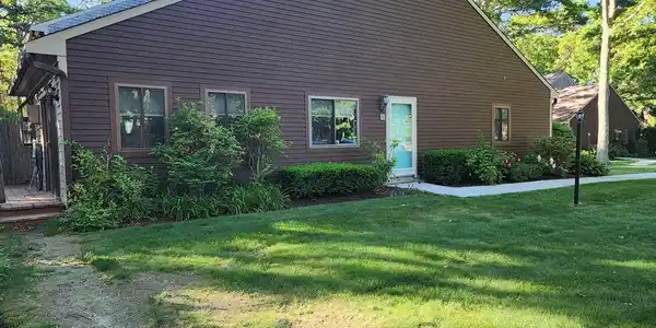 10 Roundhouse Rd