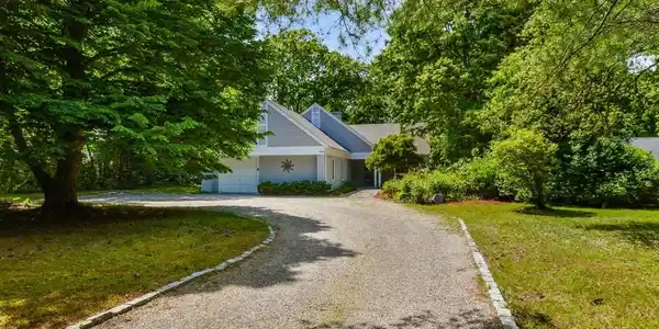 186 Coonamessett Cir