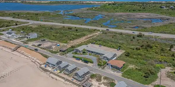 307 Shore Rd